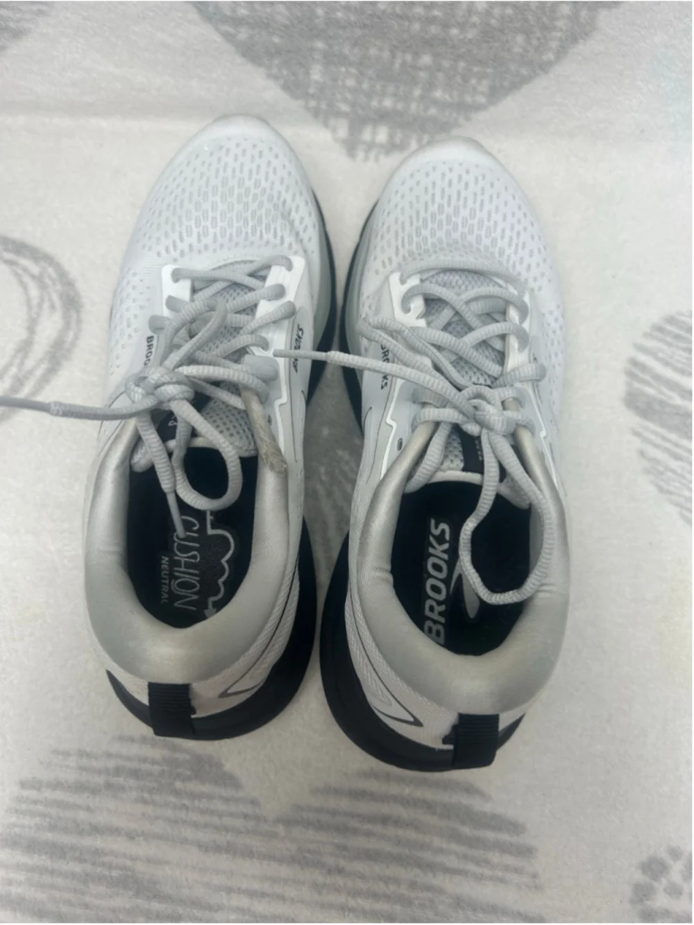 Brooks Trace 3 Sneakers Womens 9.5 White Track Road Running Shoes Oyster